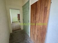 Prodej rodinného domu před rekonstrukcí v obci Holešov, CP 565 m2 - 4608CB61-F4B4-46A8-BDCC-D2D89E5A8536.jpg