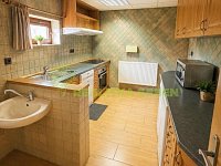 Komerční prostory v obci Drnovice, okr. Zlín, CP 762 m2 - 65A1BDE3-0CE3-4972-9F6E-8E495DE76A99.jpg