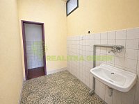 Komerční prostory v obci Drnovice, okr. Zlín, CP 762 m2 - ChatGPT Image 27. 4. 2026 17_55_35.jpg