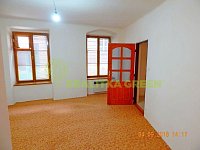 Pronájem atraktivního bytu 2+1 v historické části Tábora, ul. Klokotská, CP 56 m2 - obyvak.jpg