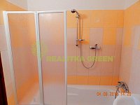 Pronájem atraktivního bytu 2+1 v historické části Tábora, ul. Klokotská, CP 56 m2 - sprcha.JPG