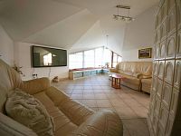 Dům s vůní kávy, životem a investičním potenciálem – Uherské Hradiště - d59e7995-f31c-4a7e-b8c4-36f8025d93bd.jpg