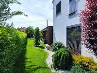 Prodej krásného rodinného domu 4+kk s okrasnou zahradou a jezírkem - Veleň, Praha-východ - IMG_03.jpg