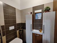 Prodej krásného rodinného domu 4+kk s okrasnou zahradou a jezírkem - Veleň, Praha-východ - IMG_15.jpg