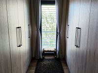 Prodej krásného rodinného domu 4+kk s okrasnou zahradou a jezírkem - Veleň, Praha-východ - IMG_17.jpg