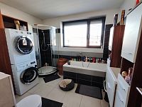 Prodej krásného rodinného domu 4+kk s okrasnou zahradou a jezírkem - Veleň, Praha-východ - IMG_20.jpg