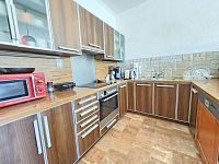 Velký rodinný dům s garáží, terasami s krásným výhledem a zahradou v Brně - 20250702_142856.jpg