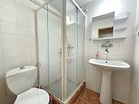 Velký rodinný dům s garáží, terasami s krásným výhledem a zahradou v Brně - 20250702_144455.jpg