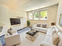 Velký rodinný dům s garáží, terasami s krásným výhledem a zahradou v Brně - Ny2YKGBmIenHRvFsYzLaoutput_1.jpg