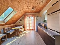 Rodinný dům 2x 3+1 + garsonka, zahrada, velká garáž s dílnou – Brno Černovice - 20250813_173124.jpg