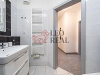 Prodej bytu 3+kk o velikosti 74 m2 - Byt, Dubeč (22).jpg