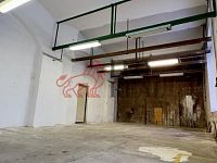 Pronájem prostor s nájezdovou rampou (garáž, sklad, výrobna, dílna, provozovna, atp.) cca 70 m² - IMG_4930.jpeg