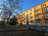Pronájem bytu 2+1, 44 m² + balkon, Praha 4 – Záběhlice, ul. Púchovská - dum.jpg