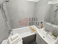 Pronájem bytu 2+1, 44 m² + balkon, Praha 4 – Záběhlice, ul. Púchovská - koupelna.jpg