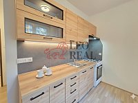 Pronájem bytu 2+1, 44 m² + balkon, Praha 4 – Záběhlice, ul. Púchovská - kuchyn1.jpg