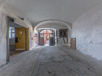 Prodej historické budovy - WE6A1208-HDR.jpg