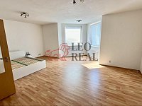 Pronájem prostorného bytu 1+kk na ulici Sadová v Uherském Hradišti - 41f22aae-c236-4c3d-aef8-c159c3d97e95.JPG