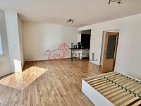 Pronájem prostorného bytu 1+kk na ulici Sadová v Uherském Hradišti - d570b63c-9edc-4d6d-adb4-e300a90a6bdc.JPG