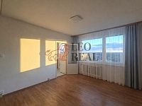 Světlý byt 1+kk, 31 m², 7. patro, jih, výhled – ul. Mazurská, Trója - byt_pokoj_2.jpg