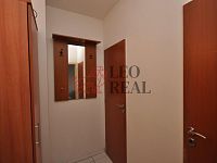 Světlý byt 1+kk, 31 m², 7. patro, jih, výhled – ul. Mazurská, Trója - DSC_0070.JPG