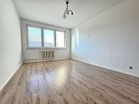 Velký rodinný dům s garáží, terasami s krásným výhledem a zahradou v Brně - 2.jpg