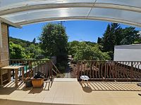 Velký rodinný dům s garáží, terasami s krásným výhledem a zahradou v Brně - 20250702_142759.jpg