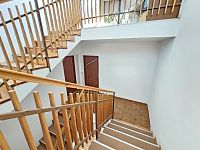 Velký rodinný dům s garáží, terasami s krásným výhledem a zahradou v Brně - 20250702_143551.jpg