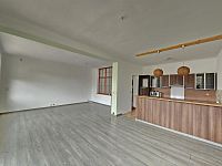 Velký rodinný dům s garáží, terasami s krásným výhledem a zahradou v Brně - 7.jpg