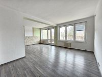 Velký rodinný dům s garáží, terasami s krásným výhledem a zahradou v Brně - 8.jpg