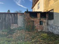 Prodej domu se zahradou k rekonstrukci s projektem a běžícím stavebním povolením, Klíše - Cestička 10.jpg
