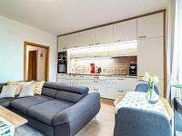 Pronájem, byt 2+kk, 48 m², balkón a garážové stání, ul. Pšeničná, Hostivice - Pronájem, byt 2+kk, Pšeničná, Hostivice-1-6.jpg