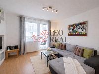 Moderní 2+kk s balkonem v zeleni Záběhlic – ihned k nastěhování - obývák 3.jpg