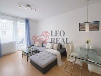 Moderní 2+kk s balkonem v zeleni Záběhlic – ihned k nastěhování - obývák1.jpg