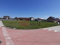 Prodej zasíťovaného stavebního pozemku - 20240501_112823.jpg