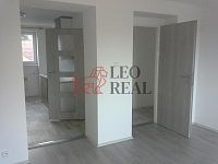 PRODEJ BYTU 2+1, 56 m², KOSOVA HORA - obyvak 2.jpg