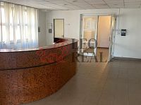 Prodej administrativní budovy cca 1250 m2 + 20 parkovacích míst - IMG-20250211-WA0025.jpg