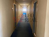 Prodej administrativní budovy cca 1250 m2 + 20 parkovacích míst - IMG-20250211-WA0027.jpg