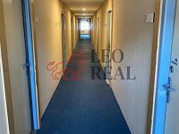 Prodej administrativní budovy cca 1250 m2 + 20 parkovacích míst - IMG-20250211-WA0030.jpg