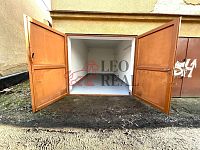 Prodej garáže 20 m2 - otevrena vrata dalka.jpeg