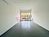 Prodej garáže 20 m2 - zadní stěna k vratům.jpeg