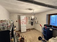 Prodej rodinného domu s rozsáhlými pozemky - Lopeník - IMG_4951.jpeg