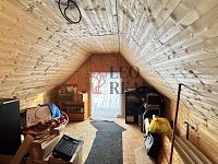 Prodej rodinného domu s rozsáhlými pozemky - Lopeník - IMG_4960.jpeg