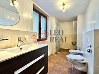 Prodej rodinného domu s rozsáhlými pozemky - Lopeník - IMG_4974.jpeg