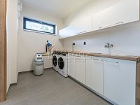 Prodej, rodinný dům, dispozice 4+kk/Garáž, terasa, bazén, pozemek 1690 m2, Na Lukách, Unhošť - UNHOST19.jpg