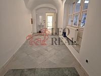 Prodej obchodního prostoru v srdci Malé Strany, Praha 1 - i..jpg