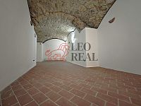 Prodej obchodního prostoru v srdci Malé Strany, Praha 1 - m.jpg