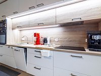 Pronájem, byt 2+kk, 48 m², balkón a garážové stání, ul. Pšeničná, Hostivice (Pets Friendly) - Pronájem, byt 2+kk, Pšeničná, Hostivice-1-3.jpg