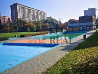 Pronájem 3+kk Praha u metra Ládví - koupaliste ladvi.jpg