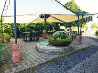 Dům s vůní kávy, životem a investičním potenciálem – Uherské Hradiště - zahrádka.jpg