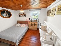 Prodej útulné zrekonstruované chaty u řeky Úslavy, Žďár u Blovic - ložnice1.jpg